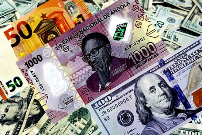 Kwanza mantém-se estável face ao dólar e valoriza-se perante o euro
