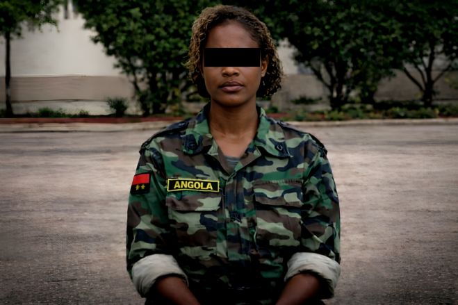 Falsa militar detida em Luanda por alegados roubos a cidadãos estrangeiros