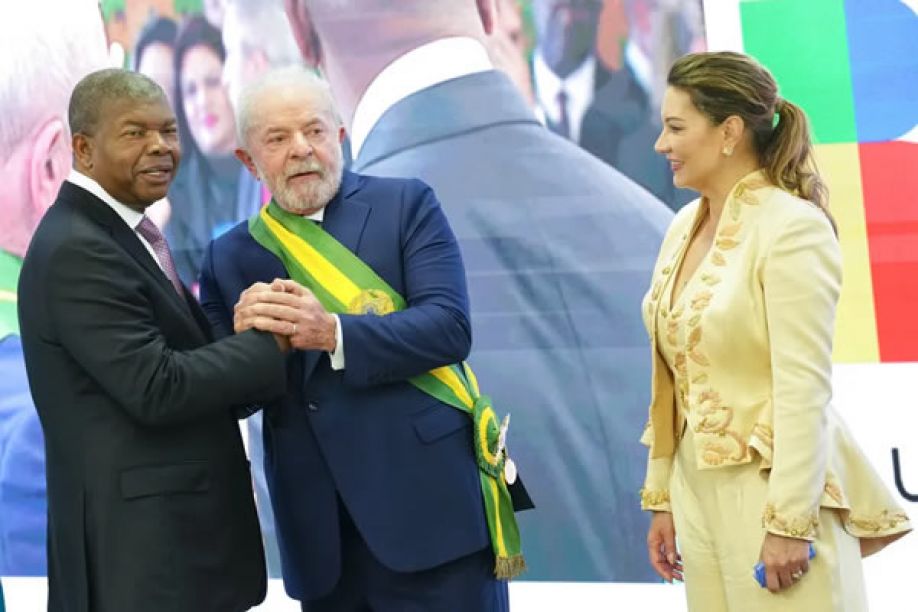 Lula diz que pretende visitar Angola, África do Sul e Moçambique para reatar relações com o continente