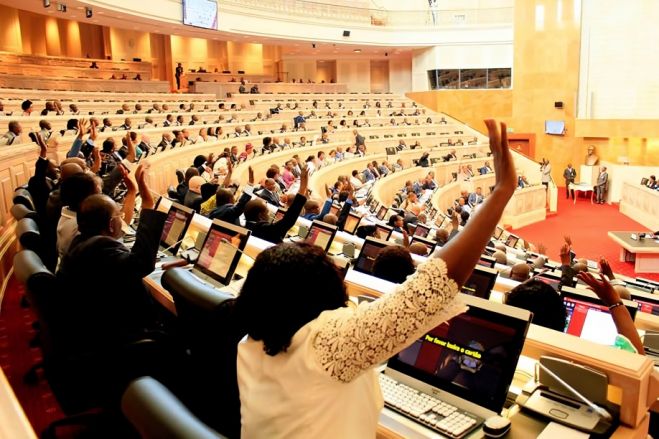 Parlamento angolano aprova actualização salarial dos deputados