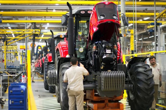ZEE começou a produzir 3 mil tractores por ano