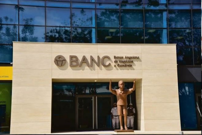 Banco BANC inicia venda de edifícios na sequência da falência
