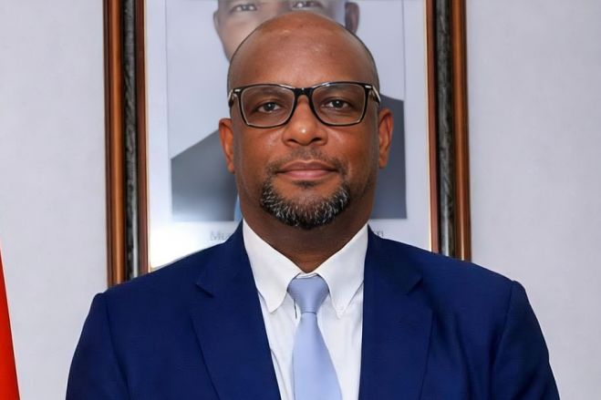 João Lourenço exonera Rui Carreira da Secretaria de Estado da Aviação Civil e nomeia Adilson Catala