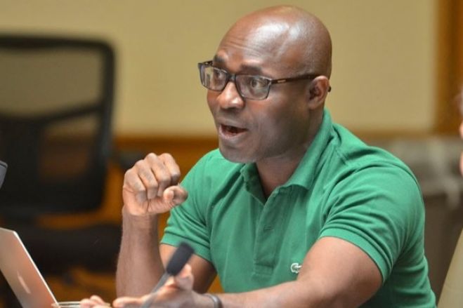 &quot;É o fim político de uma família que tanto mal causou a Angola&quot;, diz activista Rafael Marques