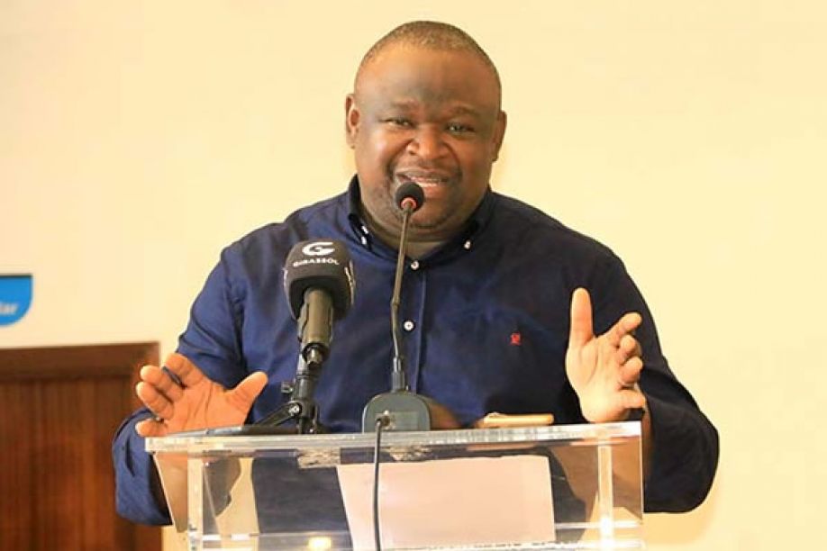 Governador de Luanda fala em rede criminosa ligada à venda ilegal de terrenos