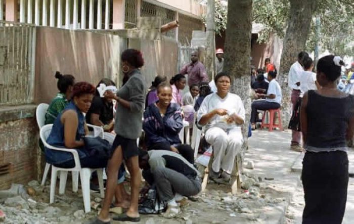 ‘Kinguilas’ de Luanda sem euros, dólares, kwanzas ou clientes