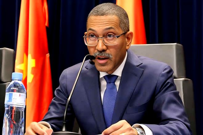 Ministro defende fim das subvenções aos combustíveis e propõe medidas compensatórias em Angola