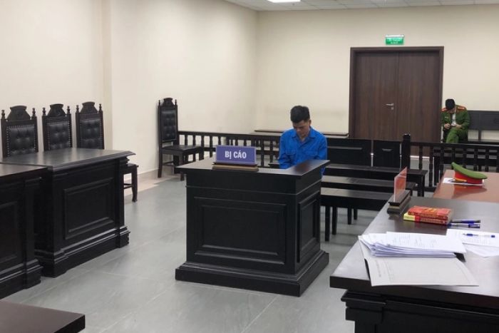 Ninh Ba Dien, de 36 anos no tribunal de Hanói
