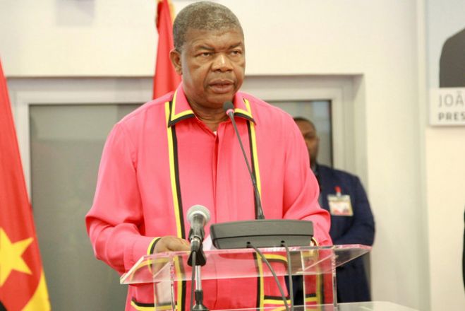 Líder do MPLA quer punir &quot;comportamentos reprováveis&quot; de dirigentes e eleitos nas redes sociais