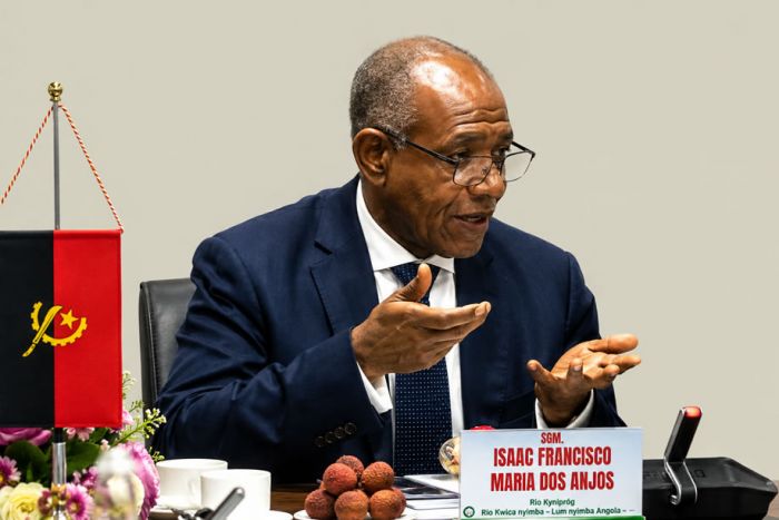 "Já não vou ajoelhar-me": Angola procurará outros parceiros, ministro desafia empresários brasileiros